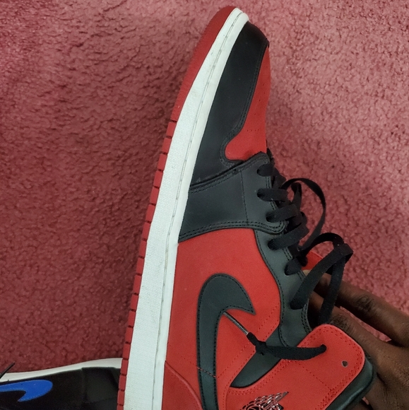 Red Jordan 1 Mid's